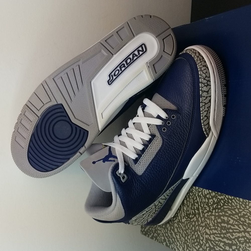 PER-OWNED WITH OG BOX!! Air Jordan 3 Retro "Georgetown" - Picture 2 of 9